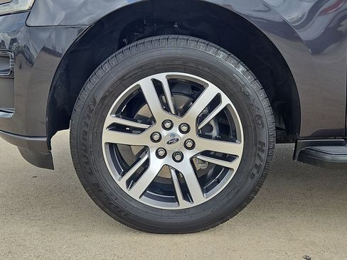Used 2024 Ford Expedition Max XLT image 12