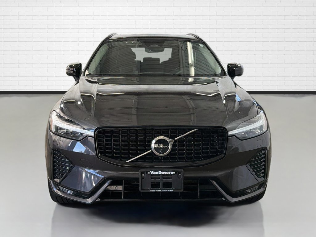 Used 2025 Volvo XC60 B5 Plus AWD/4WD image 2