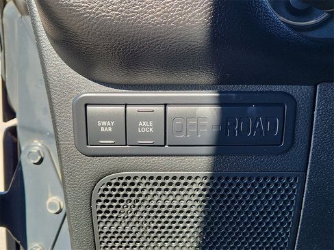 Used 2017 Jeep Wrangler Rubicon w/ Power Convenience Group image 14