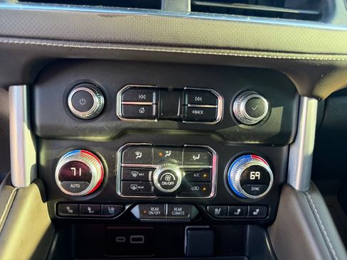 Used 2023 GMC Yukon SLT w/ SLT Luxury Package AWD/4WD image 43