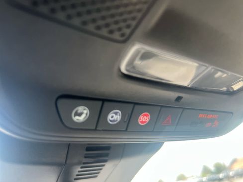 Used 2025 Chevrolet Traverse LT image 25