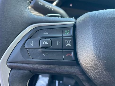 Used 2023 Jeep Grand Cherokee Limited AWD/4WD image 30