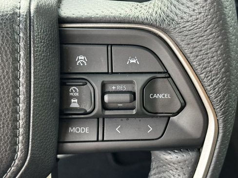 Used 2025 Toyota Tacoma TRD Sport AWD/4WD image 22