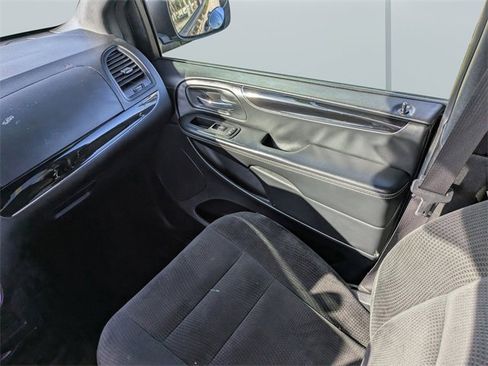 Used 2017 Dodge Grand Caravan SE image 16