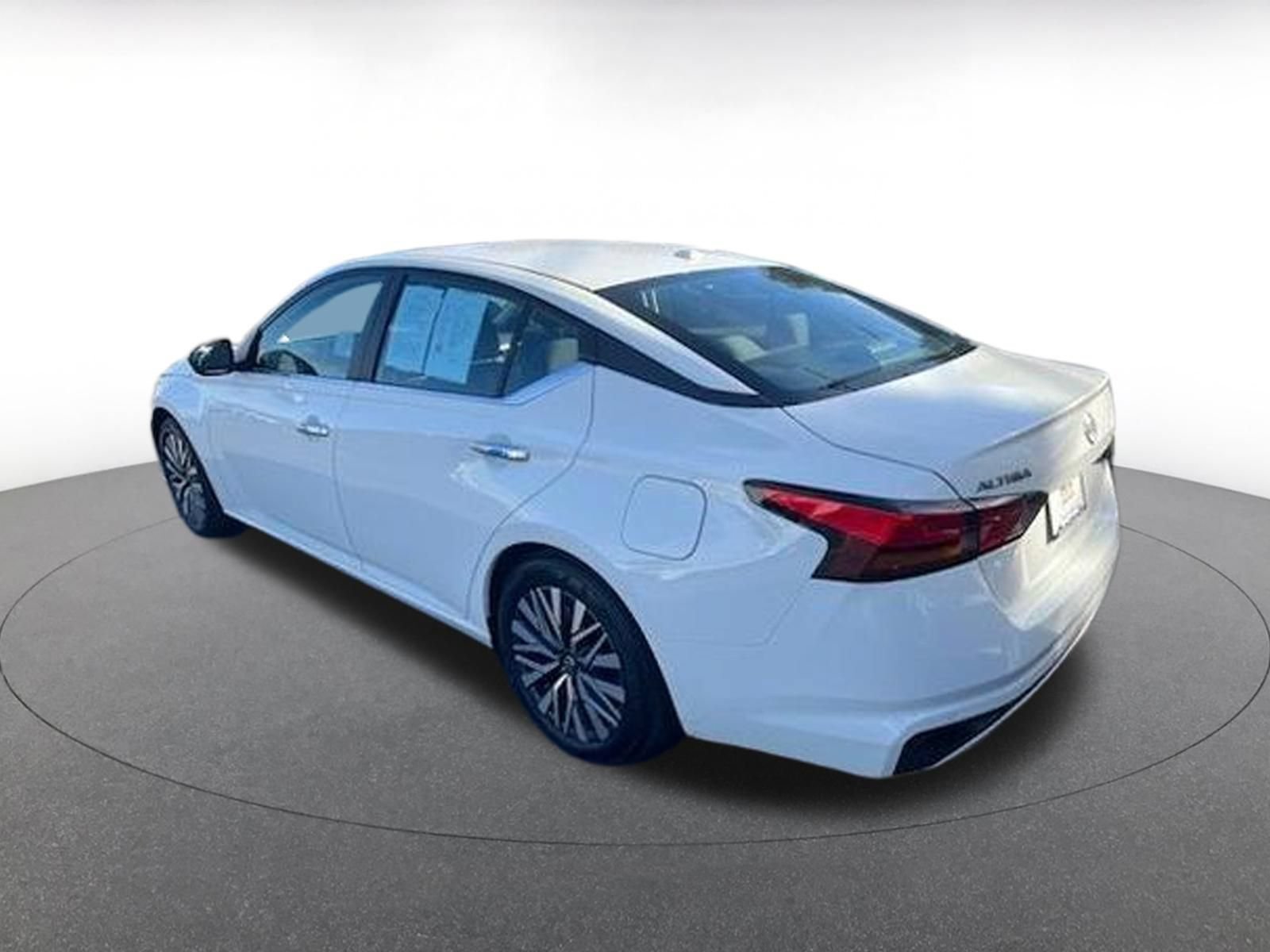 Used 2025 Nissan Altima 2.5 SV FWD image 6