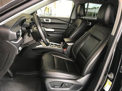 Used 2023 Ford Explorer XLT w/ Equipment Group 202A RWD image 6