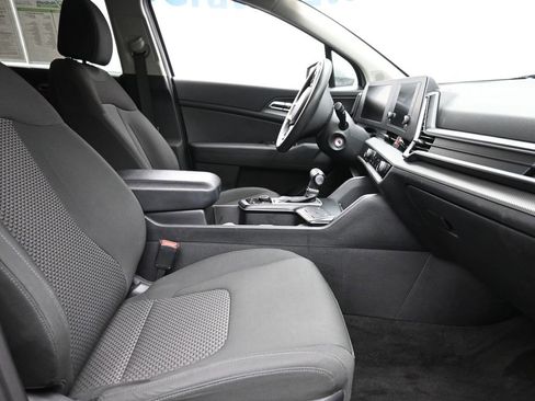 Used 2023 Kia Sportage LX image 7