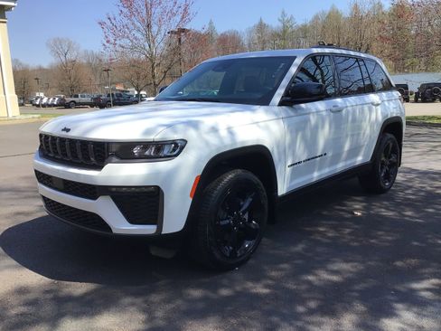 New 2026 Jeep Grand Cherokee Limited w/ Limited Altitude Package AWD/4WD image 3