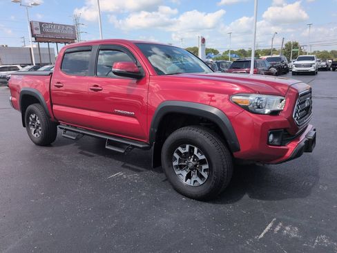 Used 2018 Toyota Tacoma TRD Off-Road AWD/4WD image 7