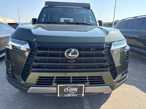 Used 2024 Lexus GX 550 AWD/4WD image 2