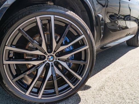 Used 2025 BMW X5 xDrive40i w/ M Sport Package image 3