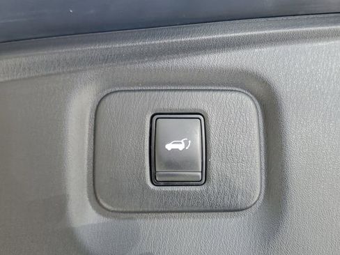 Used 2020 Nissan Pathfinder Platinum FWD image 10
