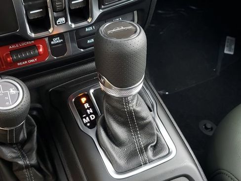 New 2025 Jeep Gladiator Mojave image 39