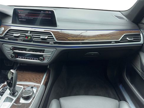 Used 2022 BMW 740i w/ Luxury Rear Seating Package image 19