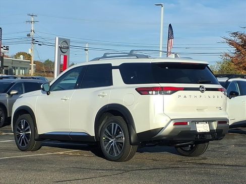 New 2025 Nissan Pathfinder Platinum w/ Cargo Package image 4