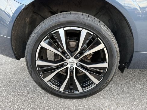 Used 2024 Volvo XC60 B5 Plus image 18