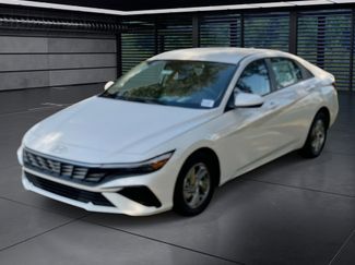 Used 2025 Hyundai Elantra SE video 1