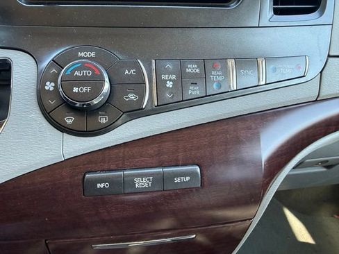 Used 2014 Toyota Sienna XLE AWD/4WD image 16