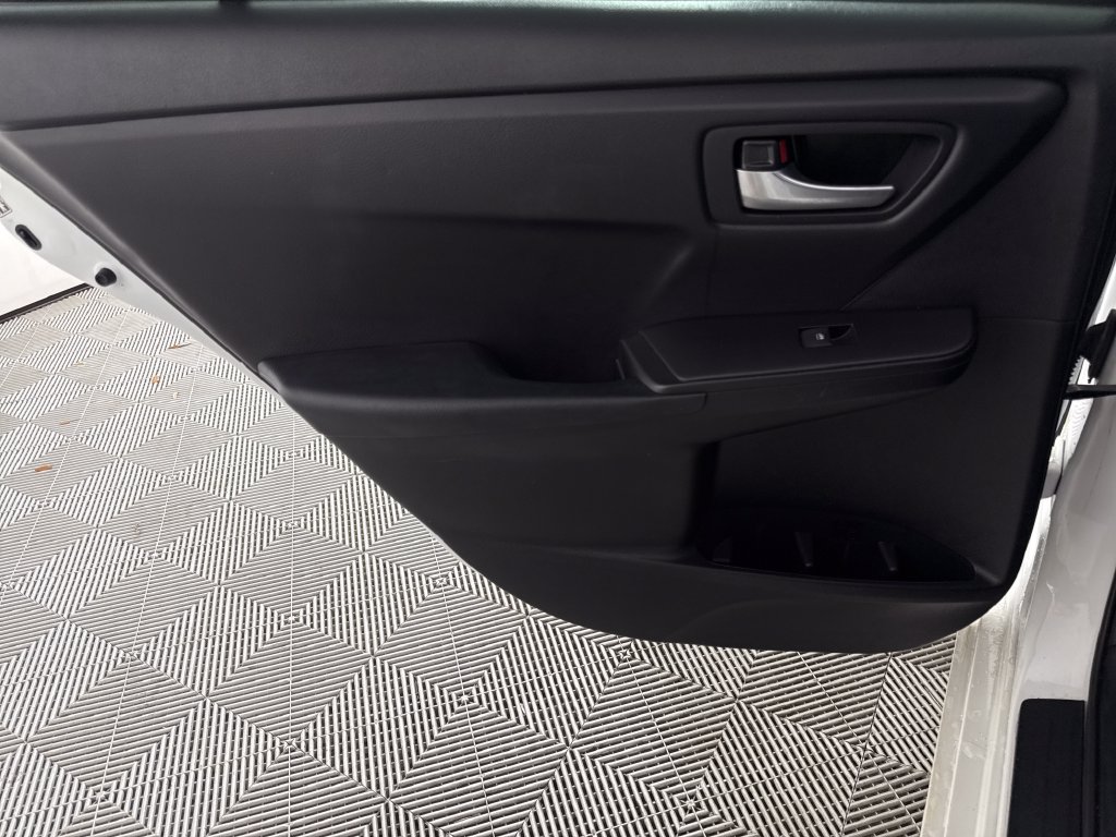 Used 2017 Toyota Camry SE FWD image 12