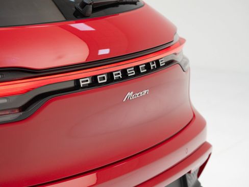 Certified 2025 Porsche Macan AWD/4WD image 13