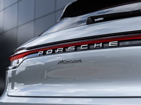 Certified 2026 Porsche Macan AWD/4WD image 15