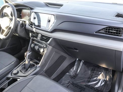 Used 2024 Volkswagen Taos SE image 35