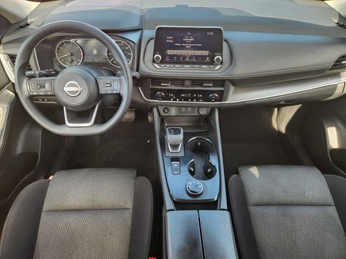 Used 2024 Nissan Rogue SV AWD/4WD image 3