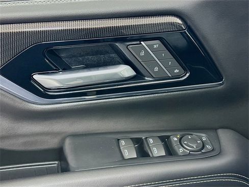 Used 2025 GMC Yukon Elevation image 16