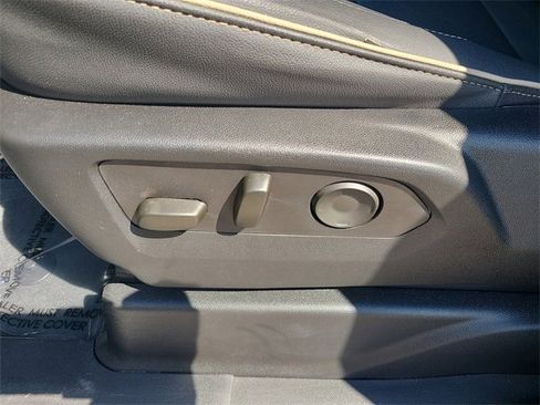 Used 2024 GMC Yukon XL SLT image 26