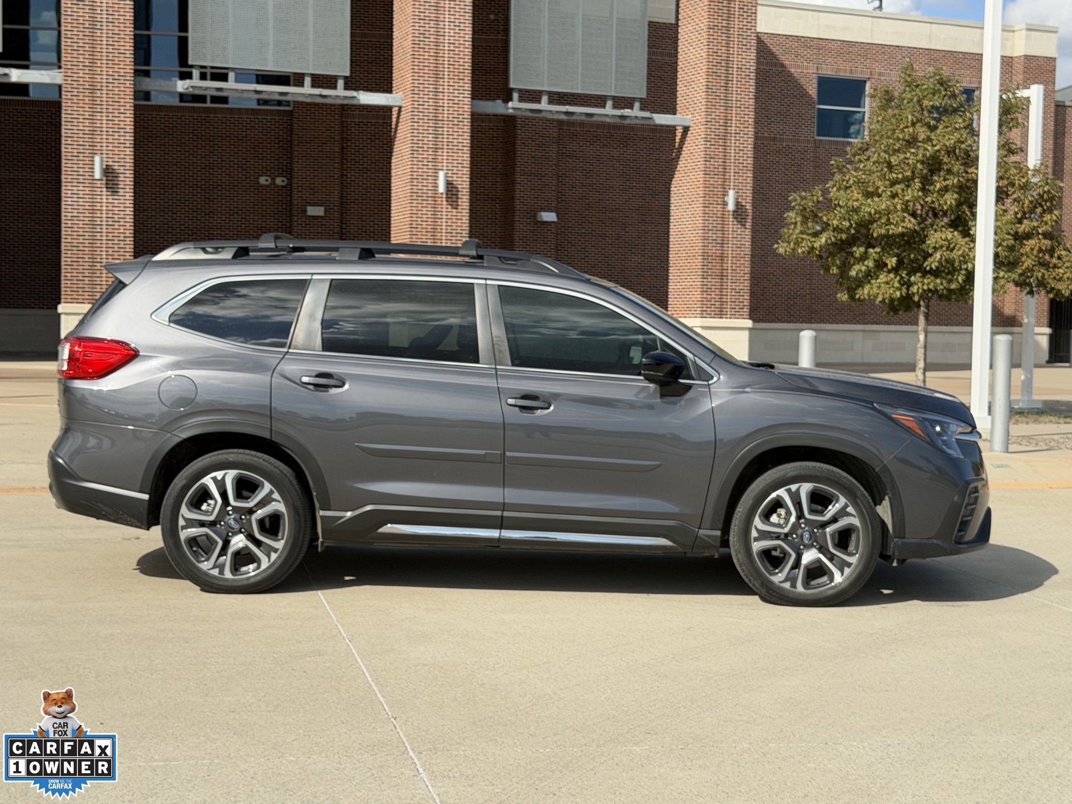 Used 2024 Subaru Ascent Limited w/ Technology Package AWD/4WD image 3