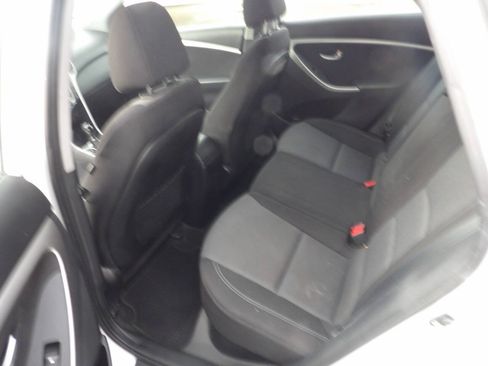 Used 2016 Hyundai Elantra GT FWD image 9