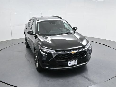 Used 2025 Chevrolet Trax LT FWD image 52