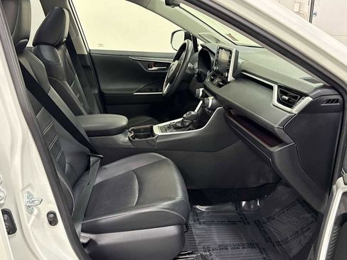 Used 2020 Toyota RAV4 Limited image 29