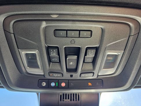 Used 2023 GMC Sierra 1500 Denali Ultimate AWD/4WD image 32