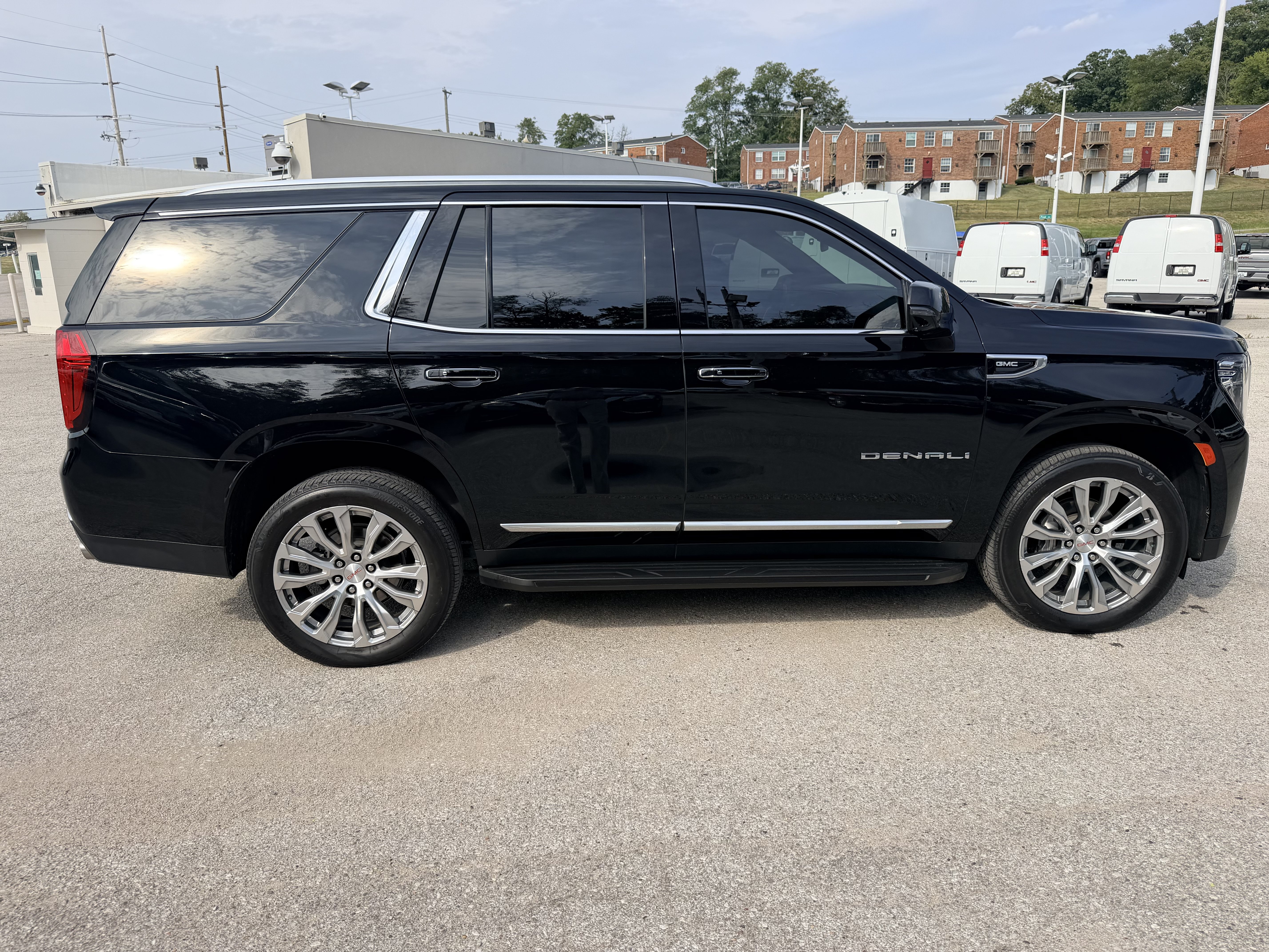 Used 2022 GMC Yukon Denali AWD/4WD image 8