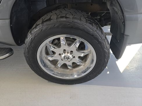 Used 2017 Nissan Titan SV RWD image 12