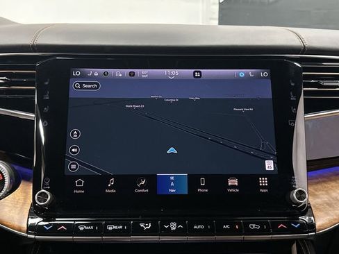 Used 2024 Jeep Grand Wagoneer Series III image 10