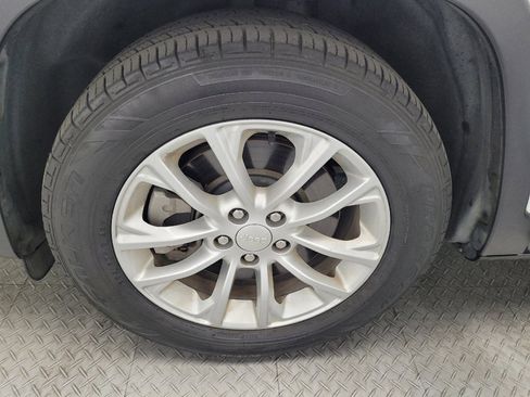 Used 2019 Jeep Cherokee Latitude w/ Popular Appearance Group FWD image 31