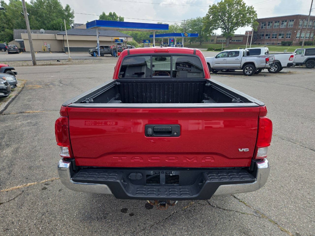 Used 2017 Toyota Tacoma SR5 AWD/4WD image 7