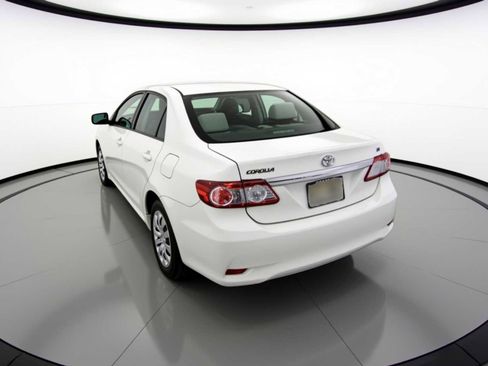 Used 2013 Toyota Corolla LE image 2