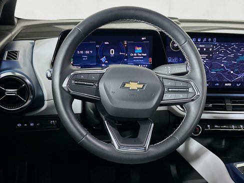 Used 2025 Chevrolet Equinox EV LT FWD image 18