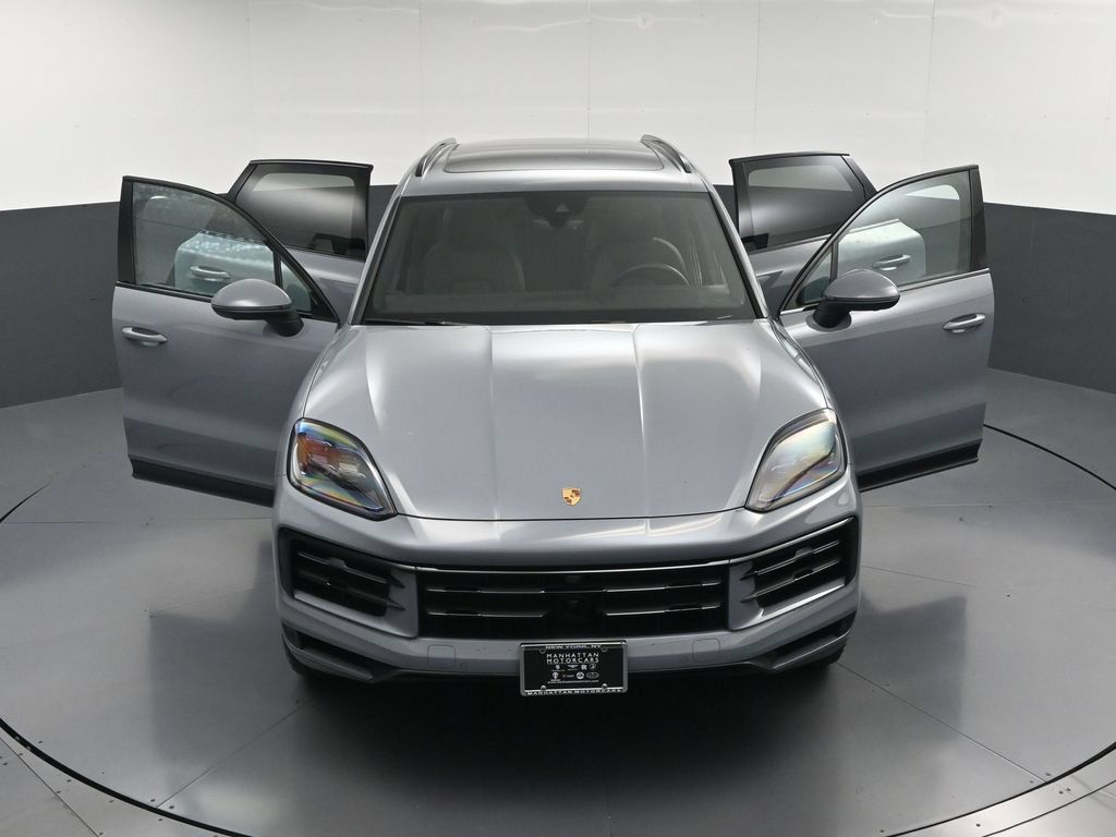 Certified 2026 Porsche Cayenne AWD/4WD image 31