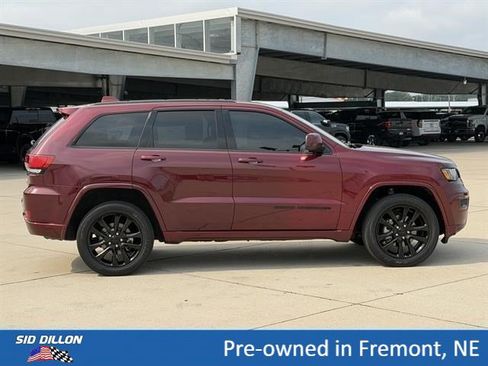 Used 2020 Jeep Grand Cherokee Altitude AWD/4WD image 3