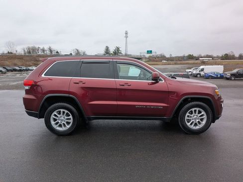 Used 2018 Jeep Grand Cherokee Laredo image 2
