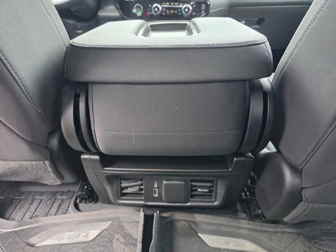 Used 2023 GMC Sierra 1500 SLE image 17