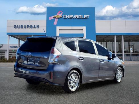 Used 2017 Toyota Prius V Three w/ Carpet Mat Package FWD image 4