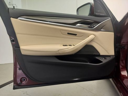 Certified 2023 BMW 530i w/ Premium Package RWD image 6