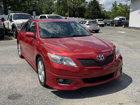 Used 2010 Toyota Camry SE image 3