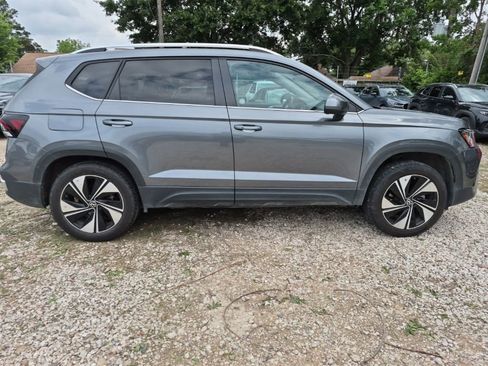 Used 2025 Volkswagen Taos SE AWD/4WD image 5