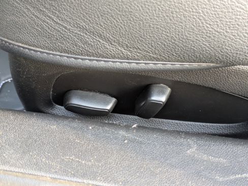 Used 2021 Chevrolet Camaro LT w/ Technology Package image 10